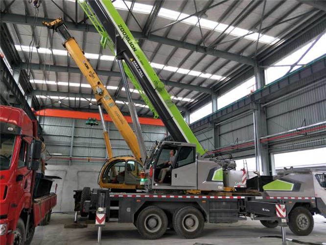 巴东县高空车出租需要注意哪些安全事项？