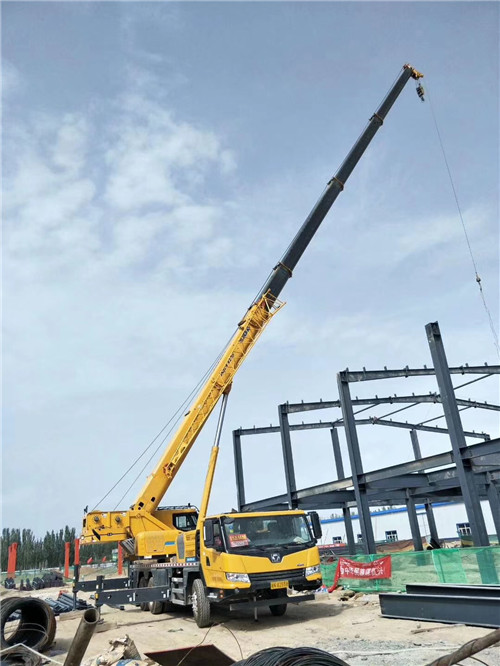巴东县超高层建筑钢结构吊装案例